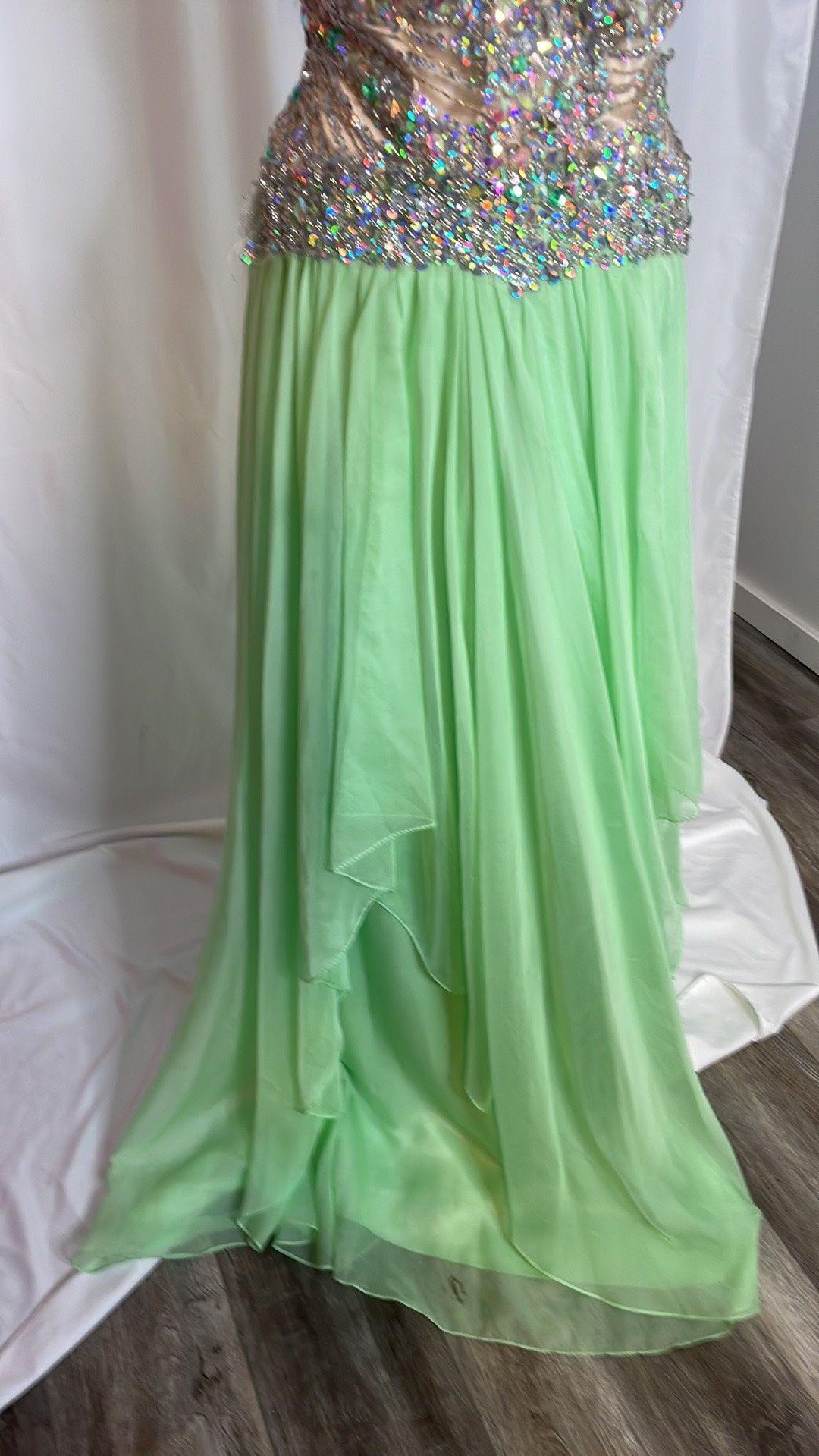Temptation Size 8 Green Floor Length Maxi on Queenly