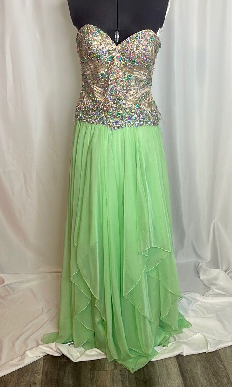 Temptation Size 8 Green Floor Length Maxi on Queenly