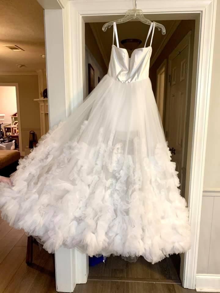 Sherri Hill Size 4 White Ball Gown on Queenly