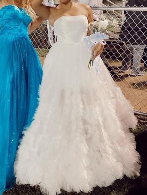 Sherri Hill Size 4 White Ball Gown on Queenly