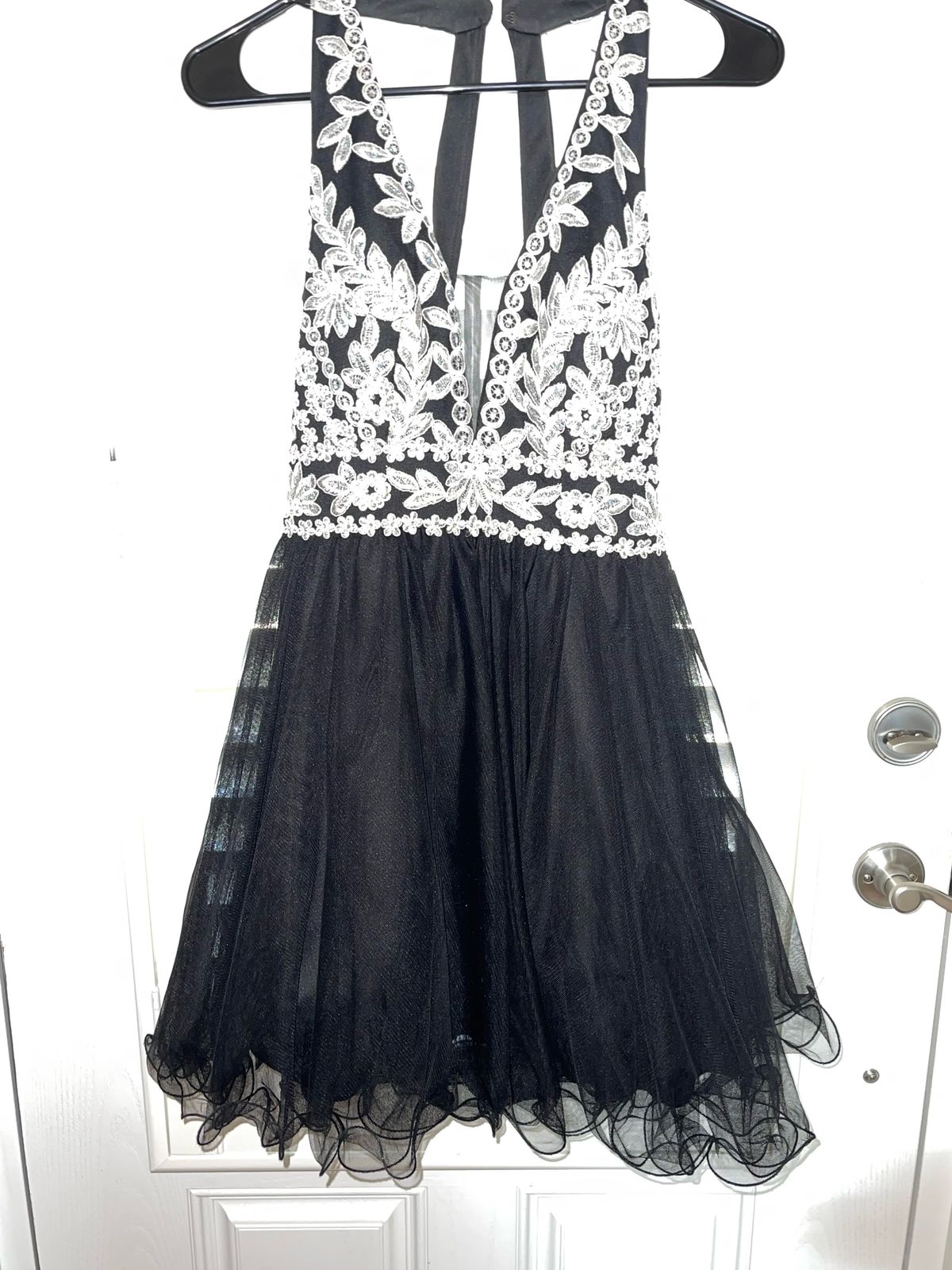 Size 2 Homecoming Black A-line Dress on Queenly