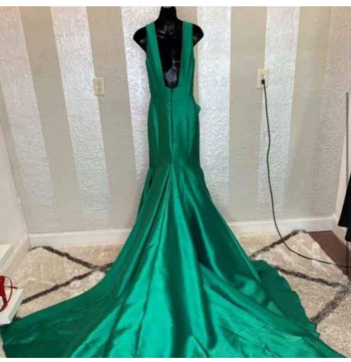 Mac Duggal Size 4 Prom Emerald Green Mermaid Dress on Queenly