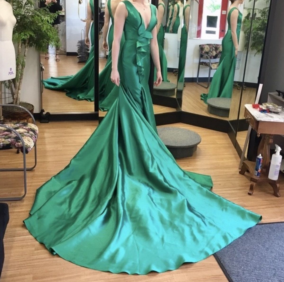 Mac Duggal Size 4 Prom Emerald Green Mermaid Dress on Queenly