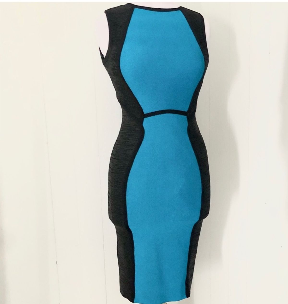 Mac Duggal Size 2 Blue Cocktail Dress on Queenly
