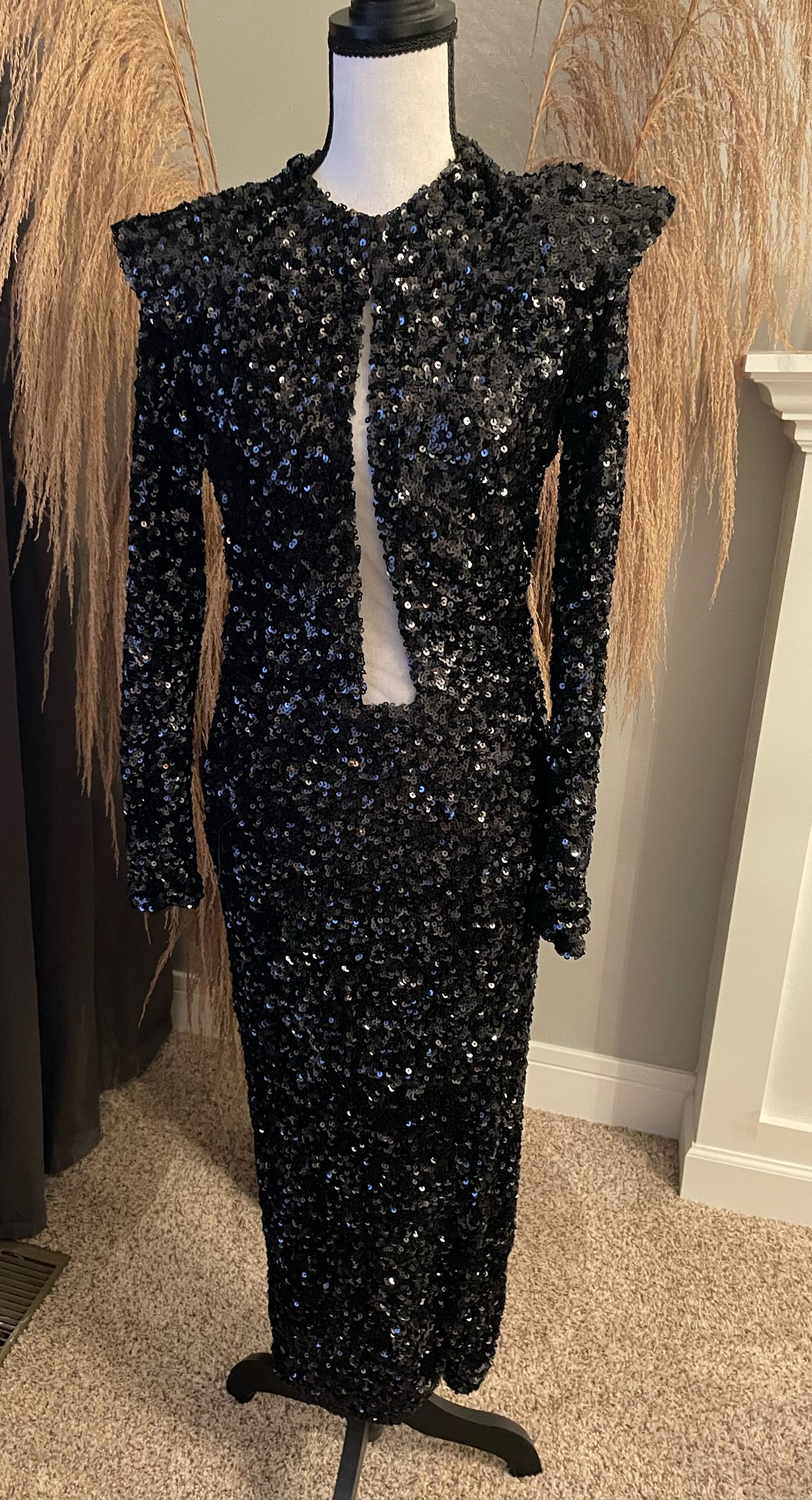 Size 2 Pageant Interview Long Sleeve Sequined Black Cocktail Dress on Queenly