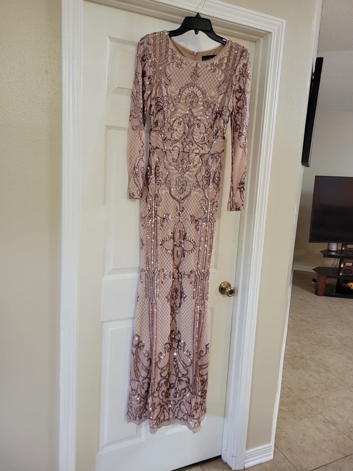 Size 4 Prom Long Sleeve Sequined Rose Gold Floor Length Maxi on Queenly