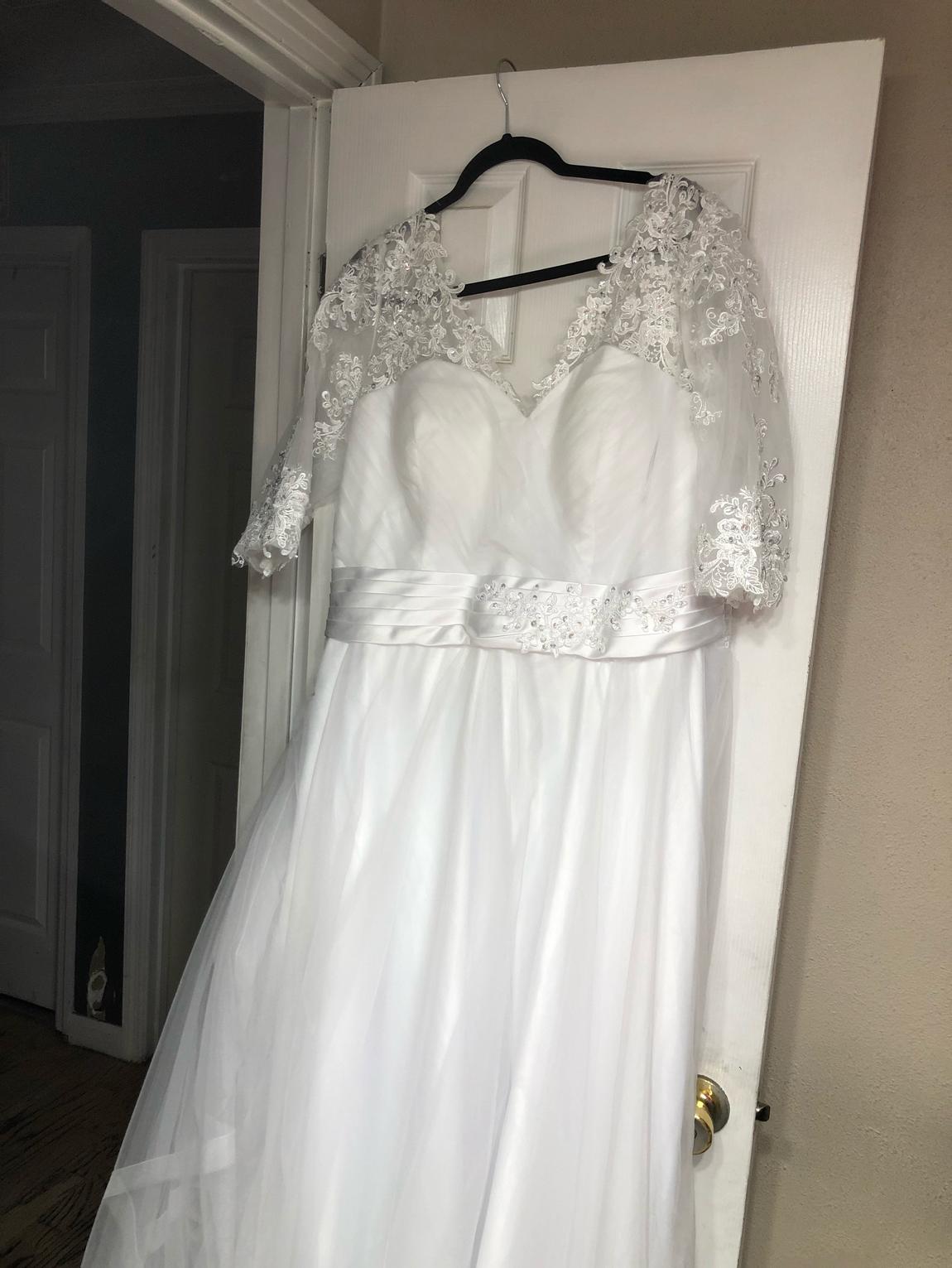 Plus Size 20 Lace White A-line Dress on Queenly