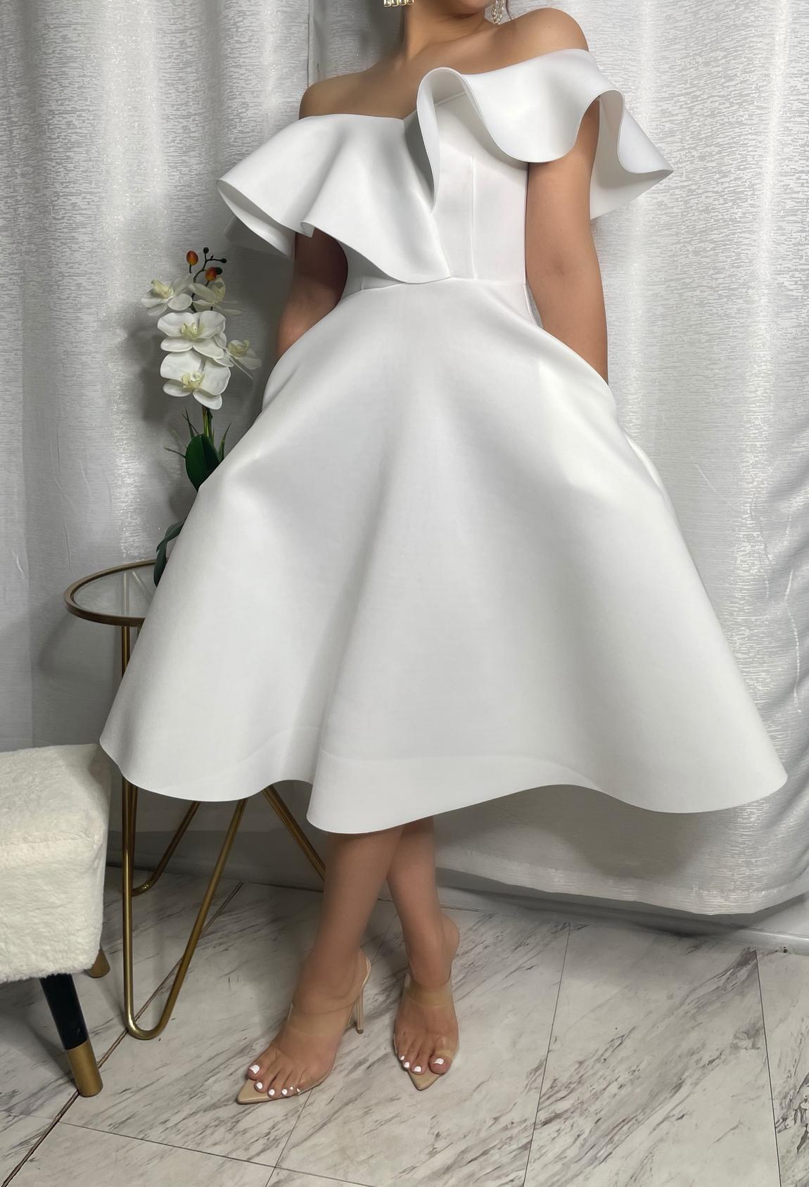 Size 8 Off The Shoulder White Ball Gown on Queenly