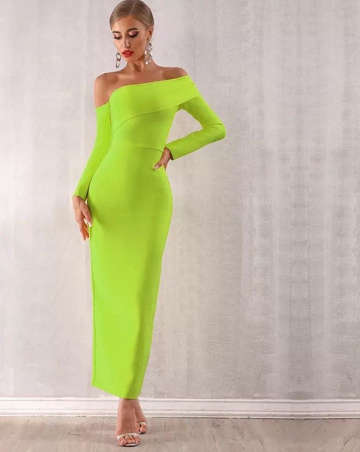 Size 2 Prom Long Sleeve Lime Green Cocktail Dress on Queenly