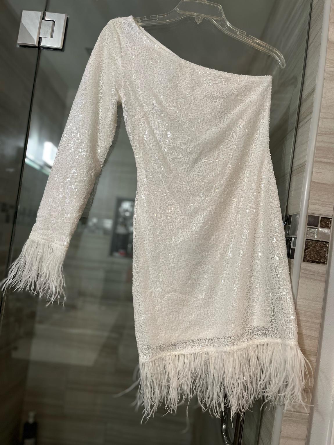 Size 6 Long Sleeve Sequined White Cocktail Dress on Queenly