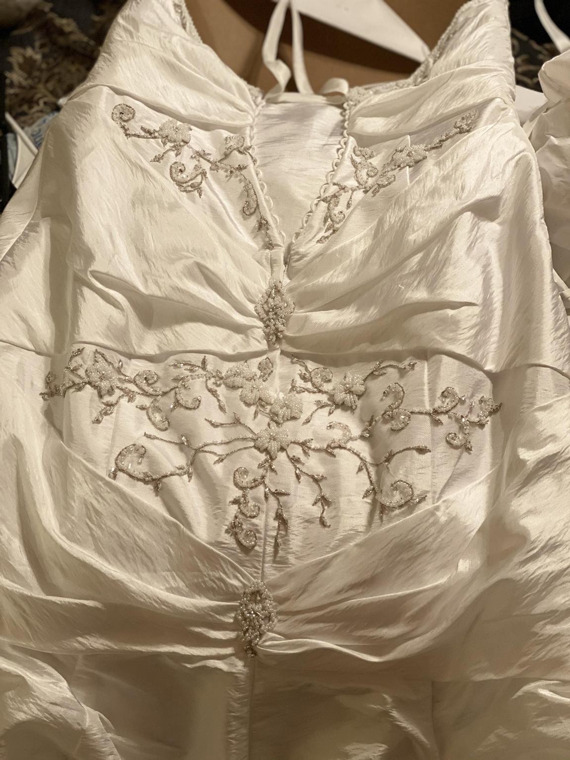 Size 12 Wedding Strapless Satin White Mermaid Dress on Queenly