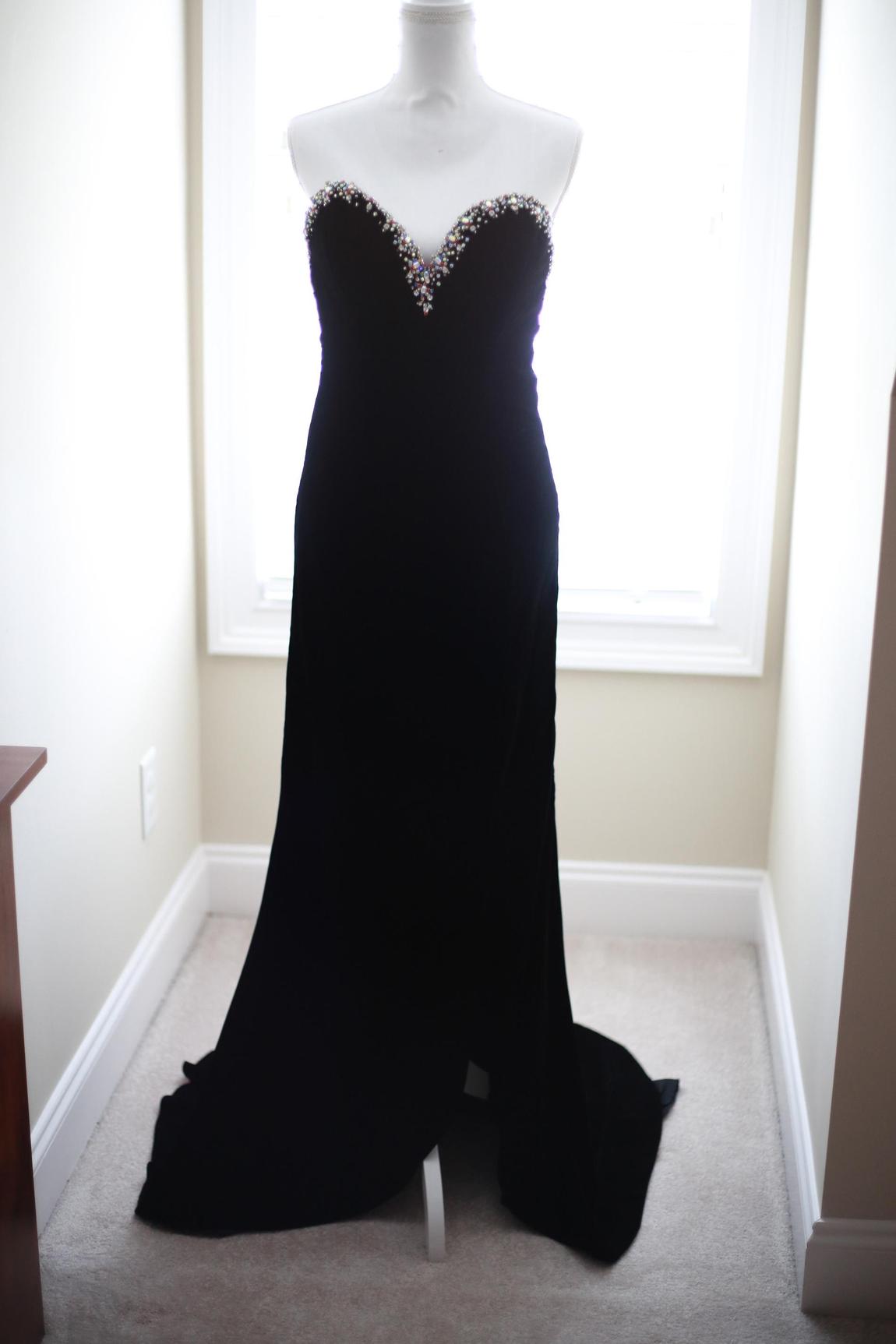 The Crown Collection Size 2 Prom Strapless Velvet Black A-line Dress on Queenly