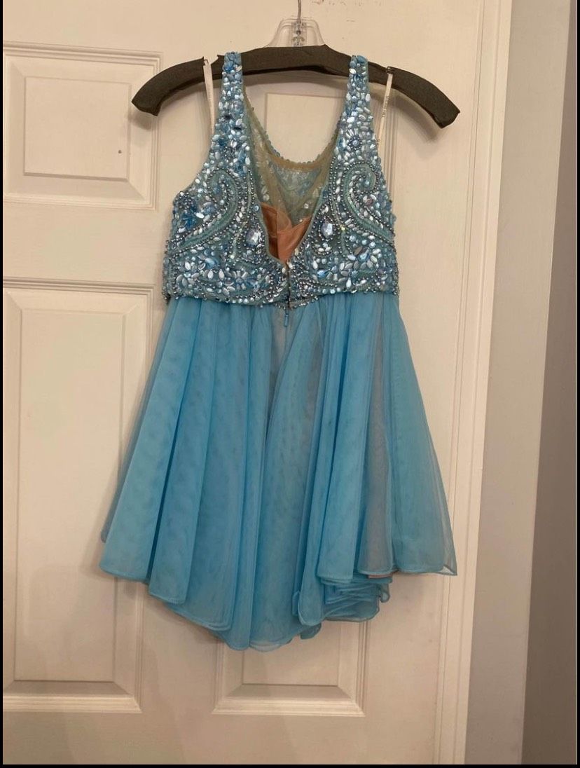 Size 6 Homecoming Sequined Light Blue A-line Dress on Queenly