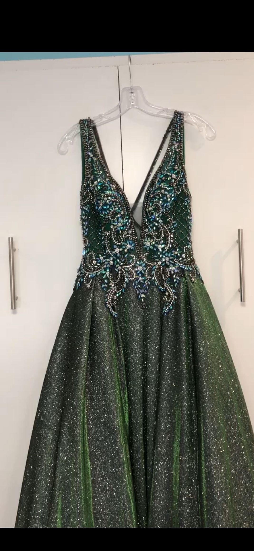 Size 0 Pageant Green Ball Gown on Queenly