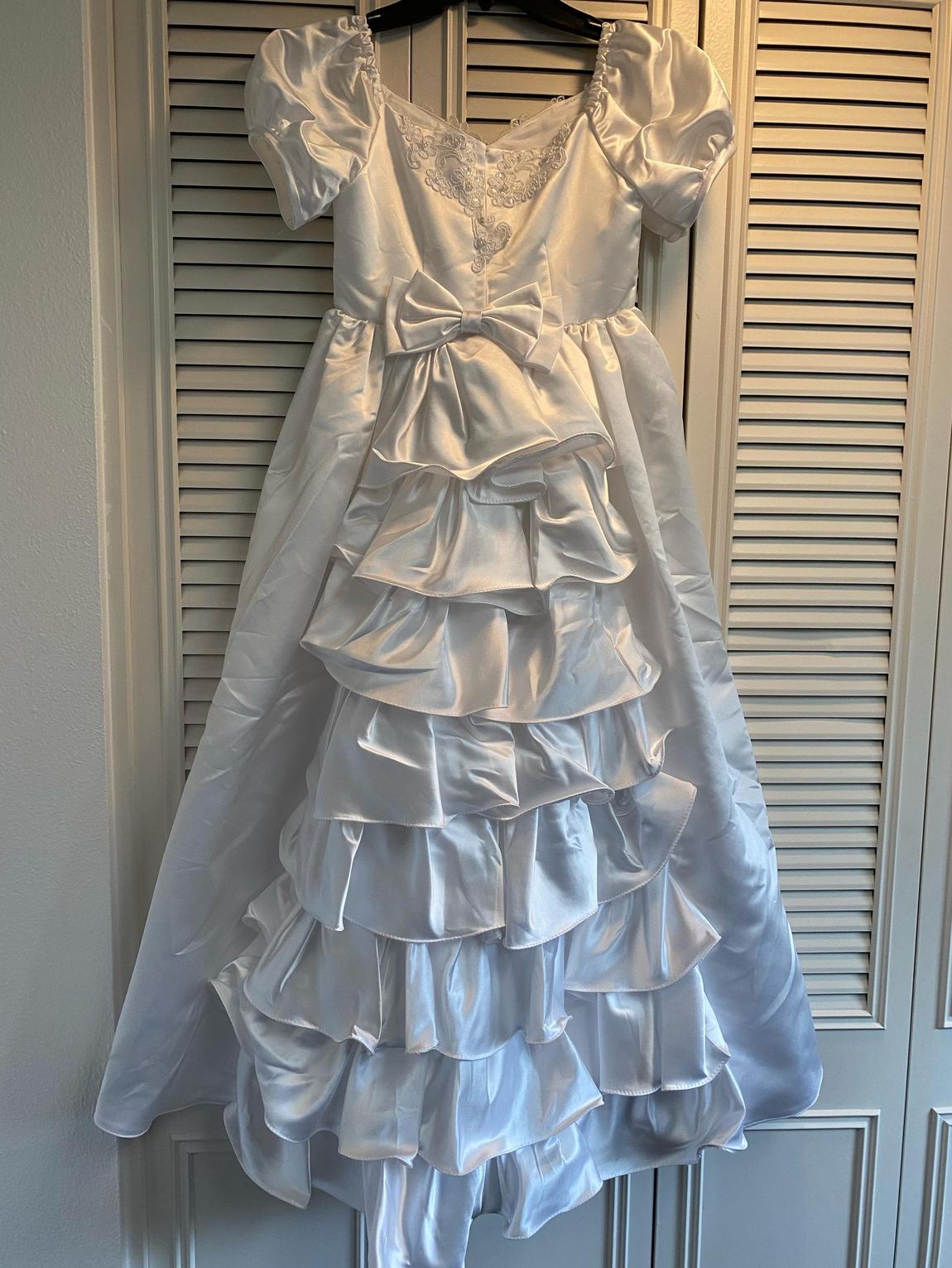 Girls Size 10 Satin White A-line Dress on Queenly