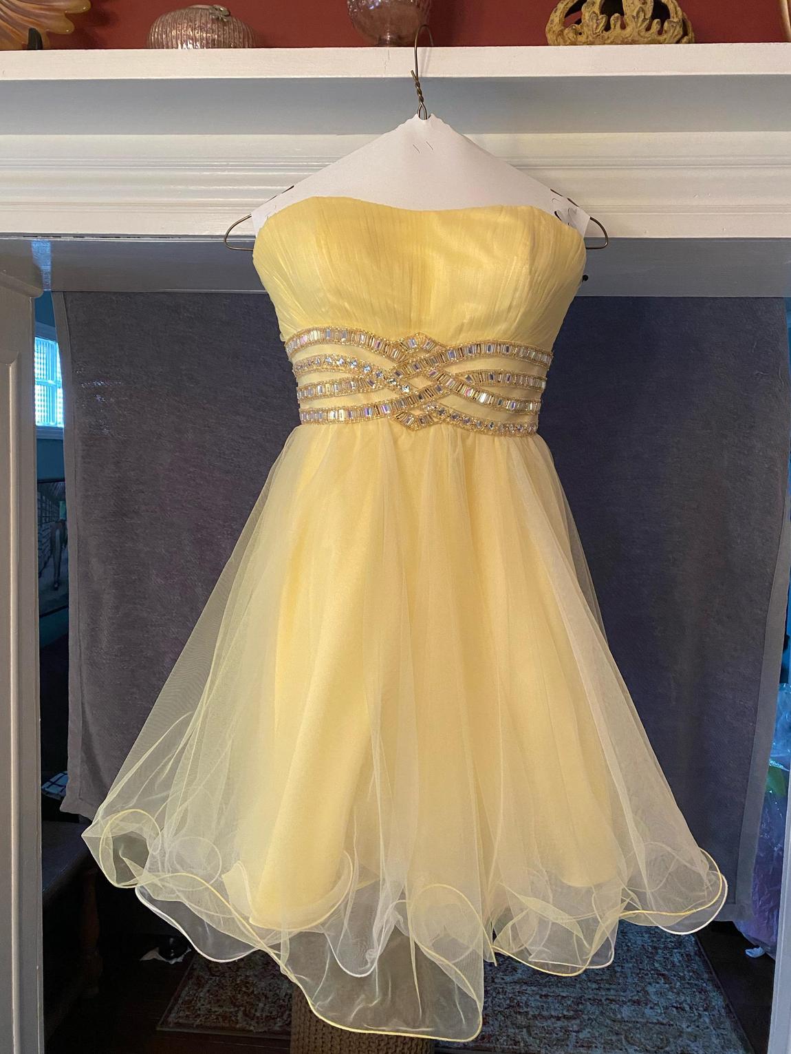Size 10 Homecoming Strapless Sequined Yellow Cocktail Dress on Queenly