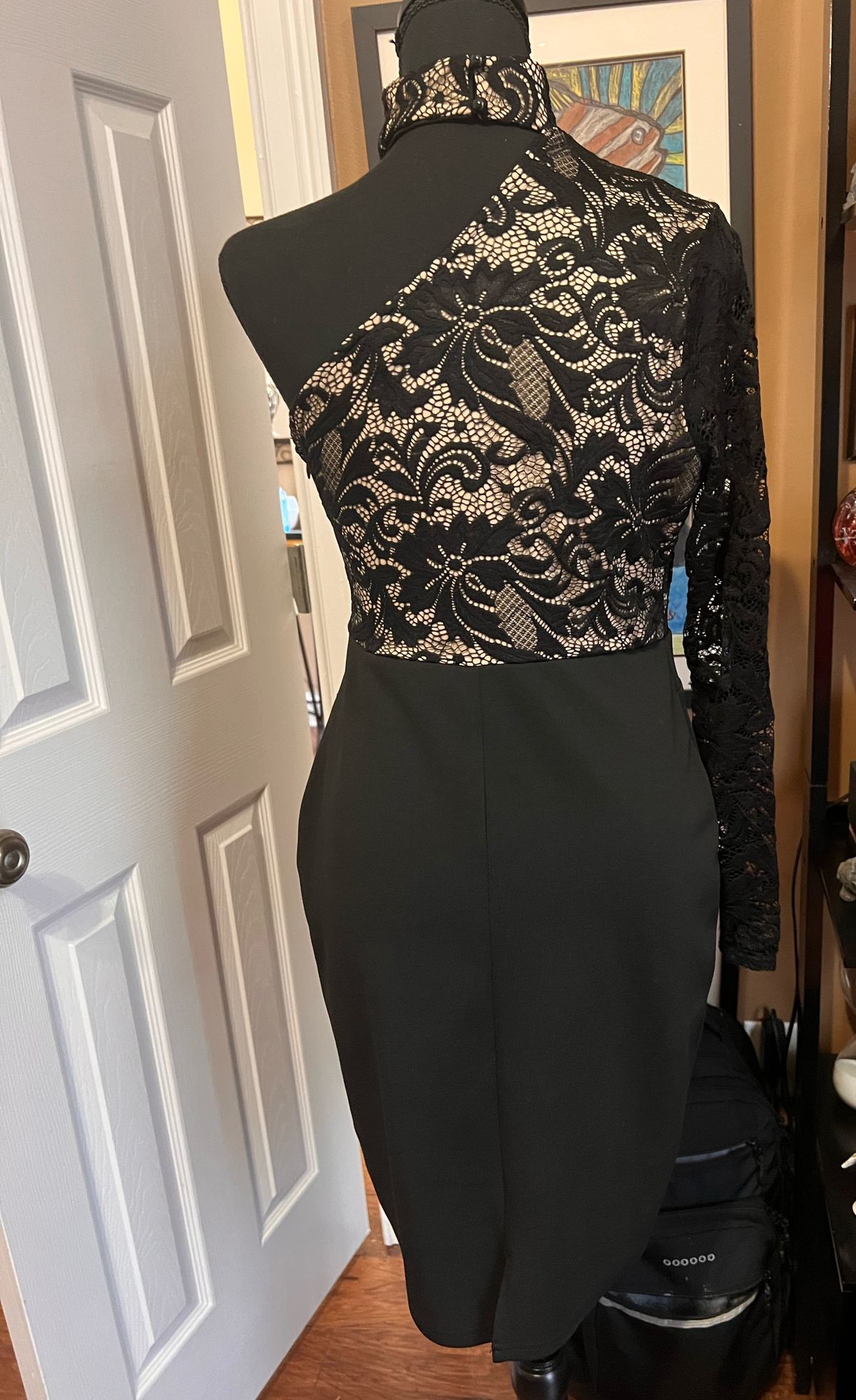 Venus Size 4 Black Cocktail Dress on Queenly