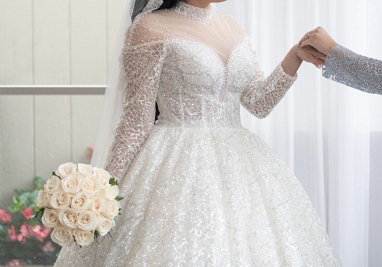 Size 6 Long Sleeve White Ball Gown on Queenly