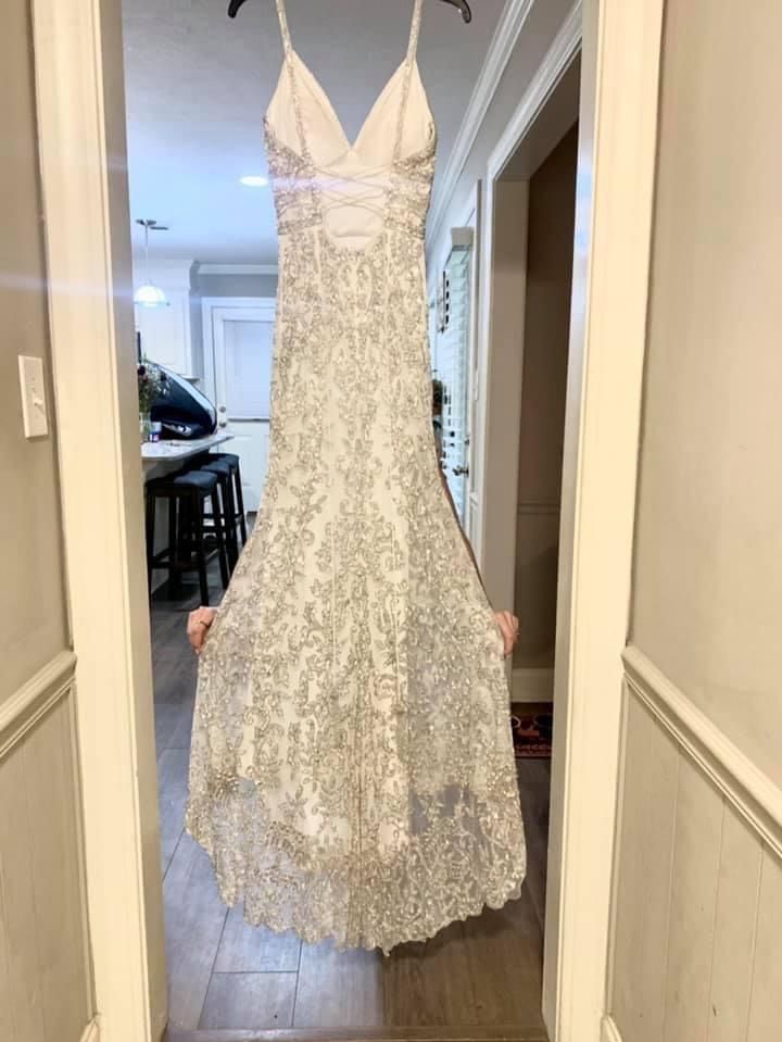 Sherri Hill Size 4 Prom White Floor Length Maxi on Queenly