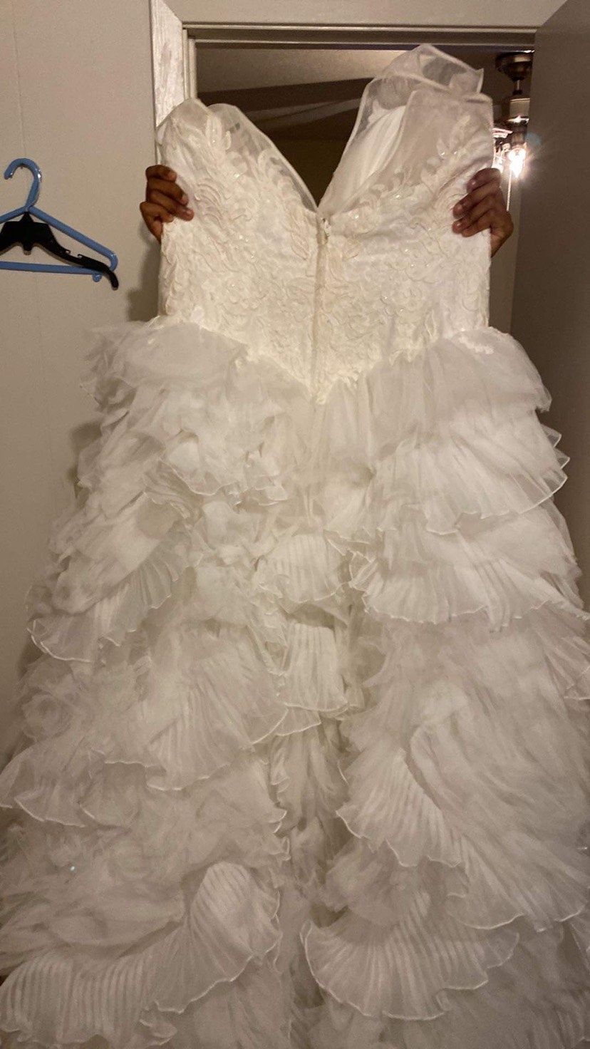 Size 14 Wedding Plunge White Ball Gown on Queenly
