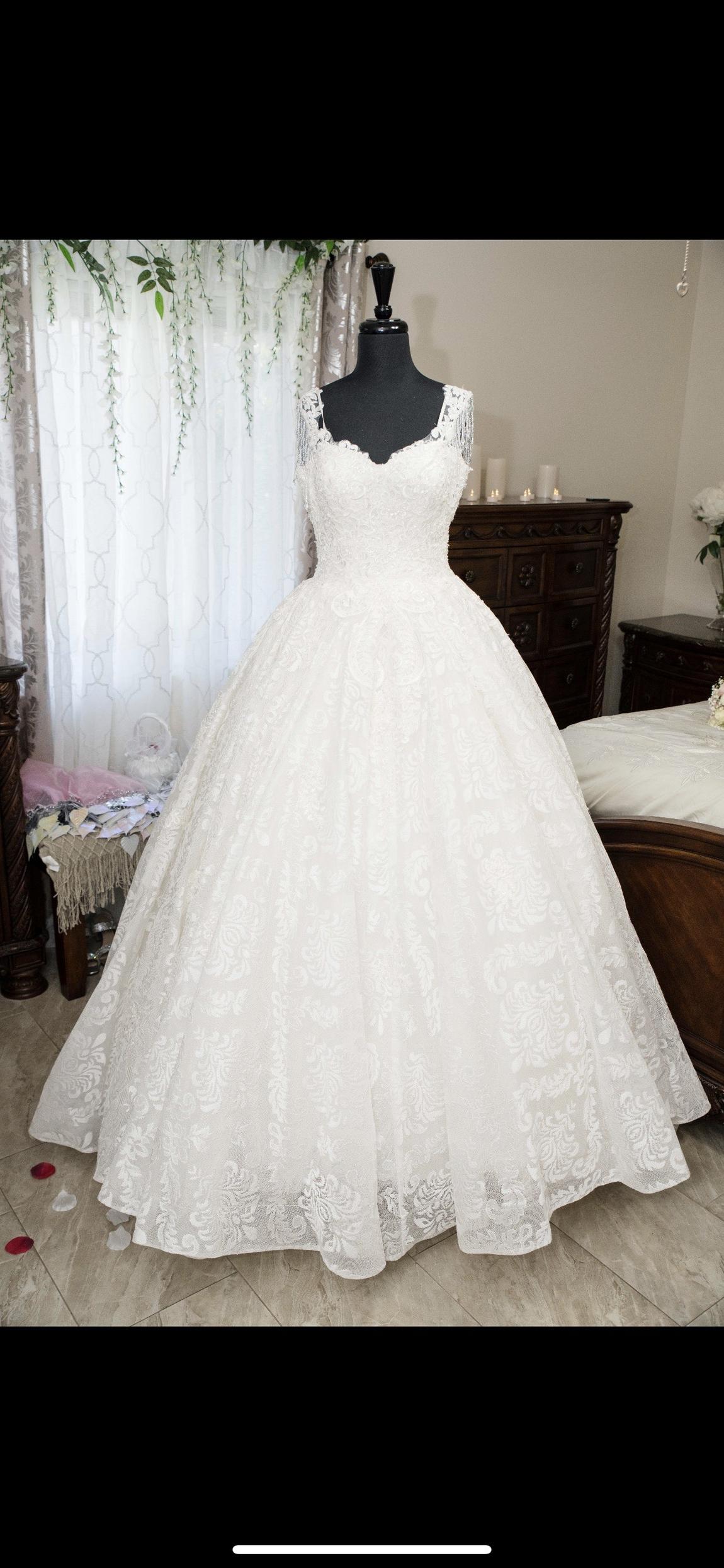 Size 8 Wedding Lace White Ball Gown on Queenly