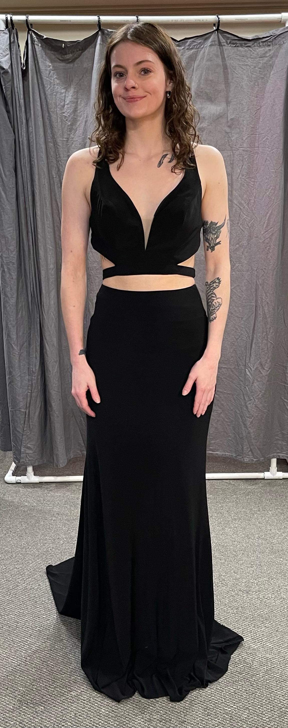 Size 2 Prom Black Dress With Train on Queenly