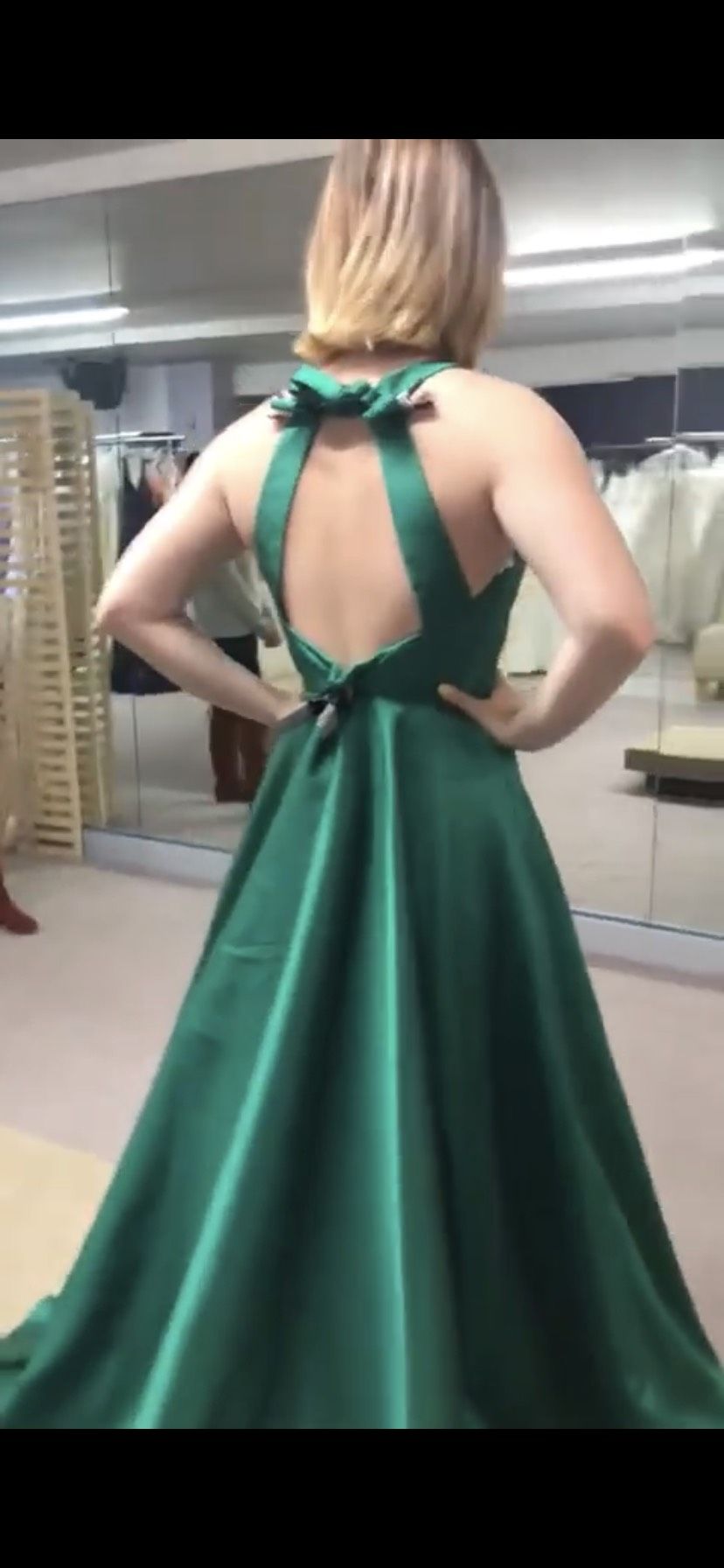 Alyce Paris Size 6 Prom Halter Emerald Green Ball Gown on Queenly