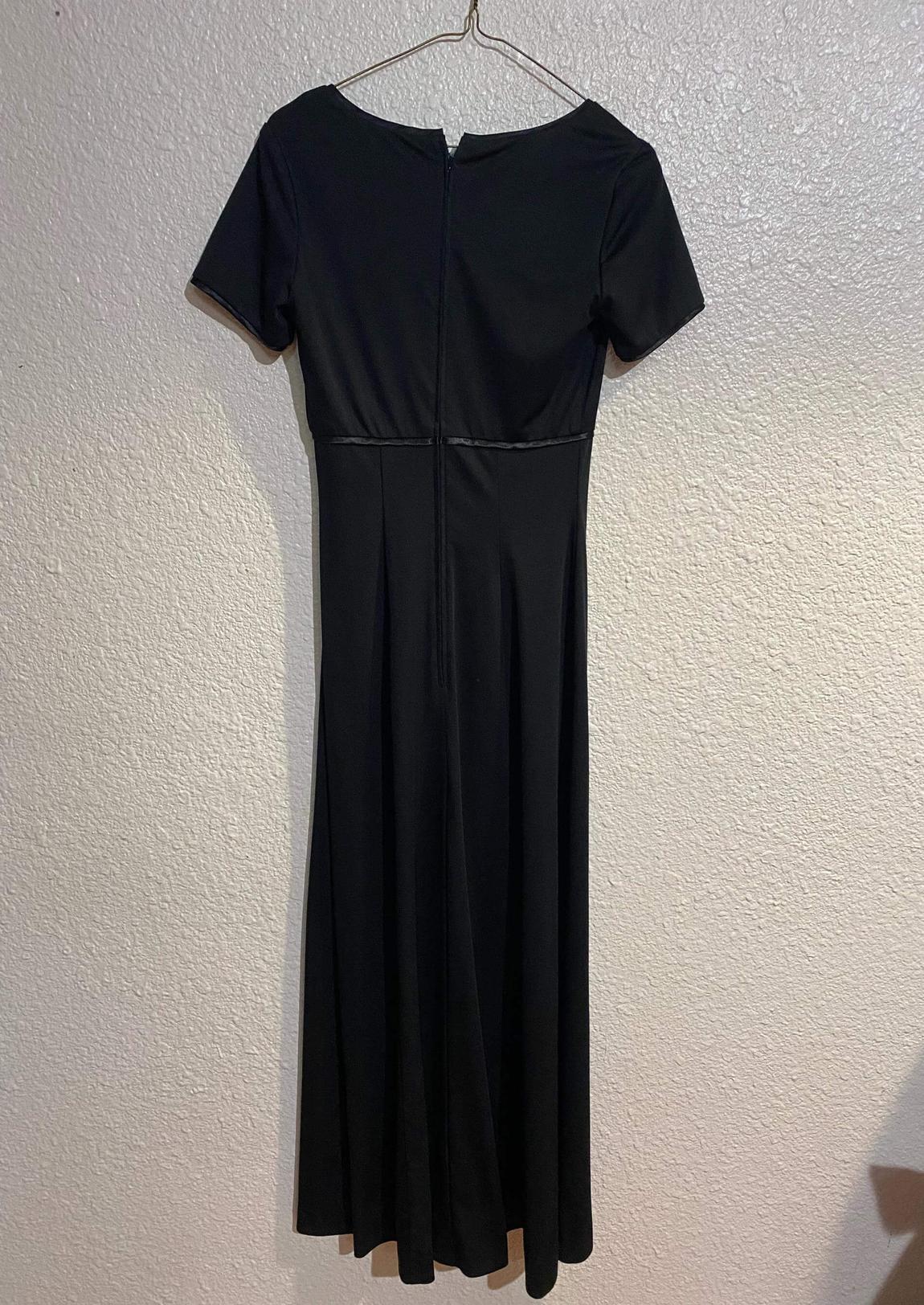 Size 6 Prom Cap Sleeve Black Floor Length Maxi on Queenly