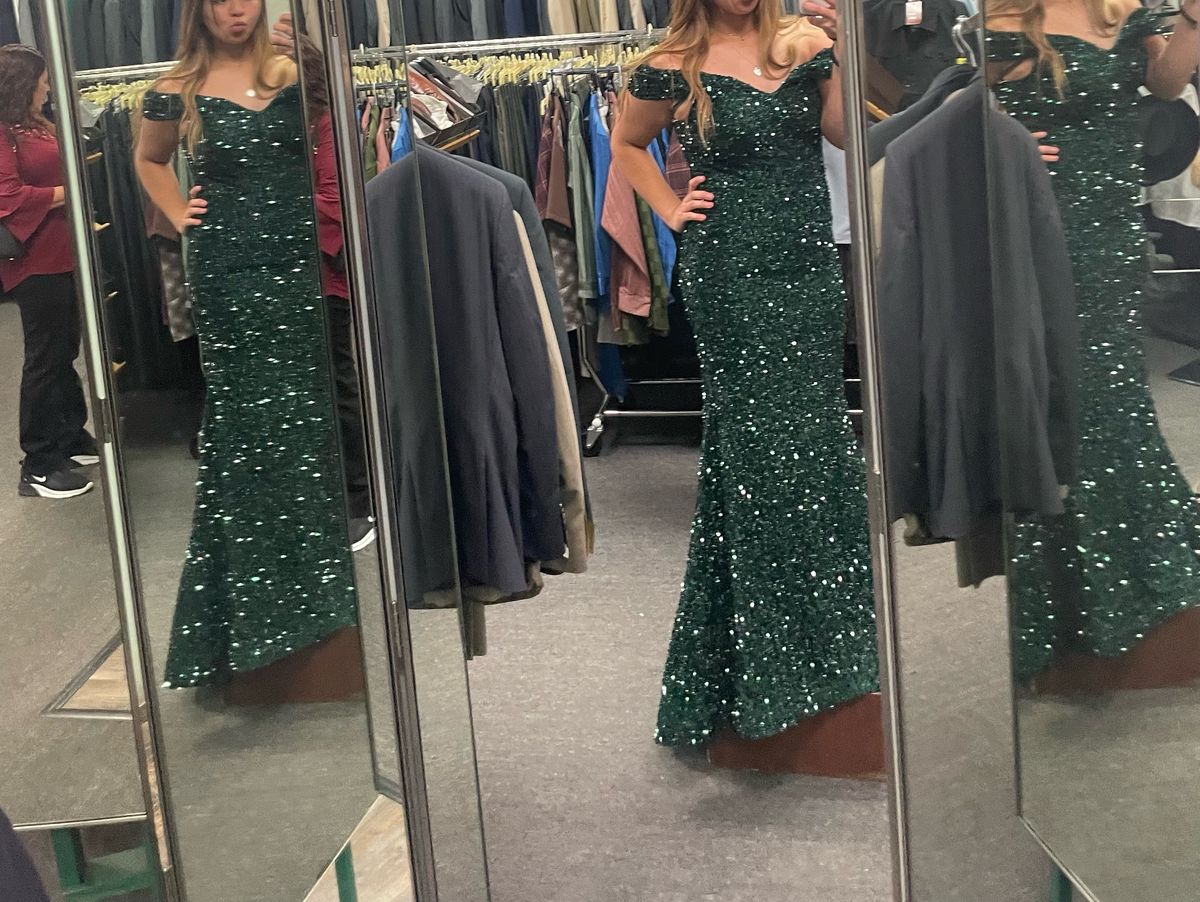Size 6 Prom Off The Shoulder Sequined Green Dress With Train on Queenly