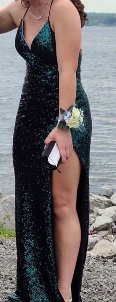 Size 2 Prom Sequined Emerald Green Floor Length Maxi on Queenly