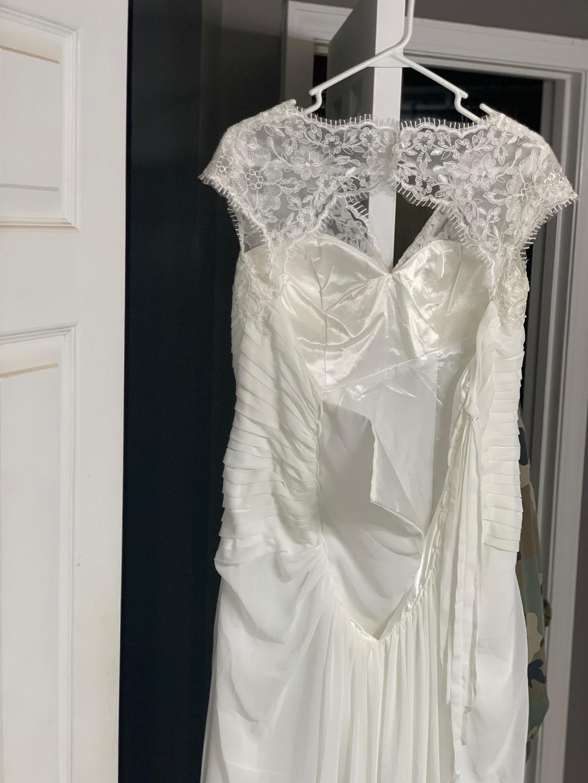 Size 10 Wedding Halter Lace White A-line Dress on Queenly