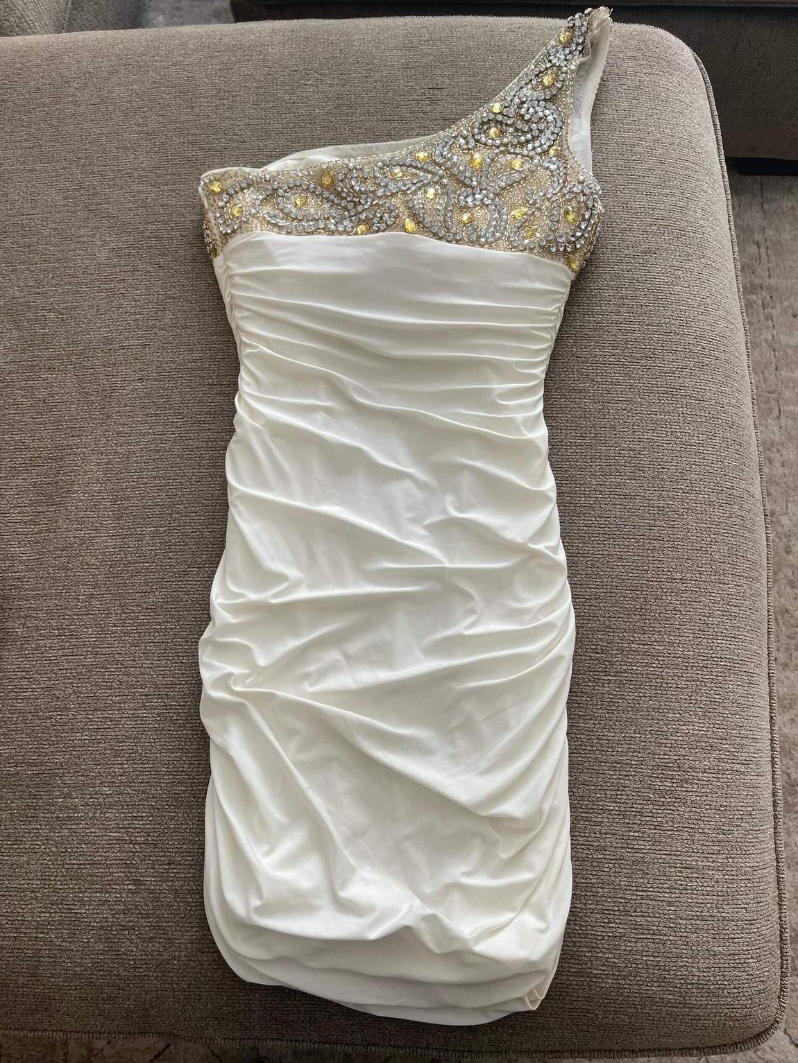 Size 2 Homecoming One Shoulder White Cocktail Dress on Queenly