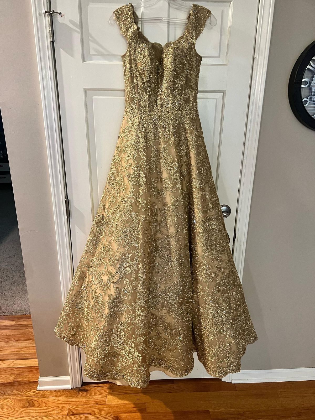 Sherri Hill Size 4 Prom Off The Shoulder Lace Gold A-line Dress on Queenly