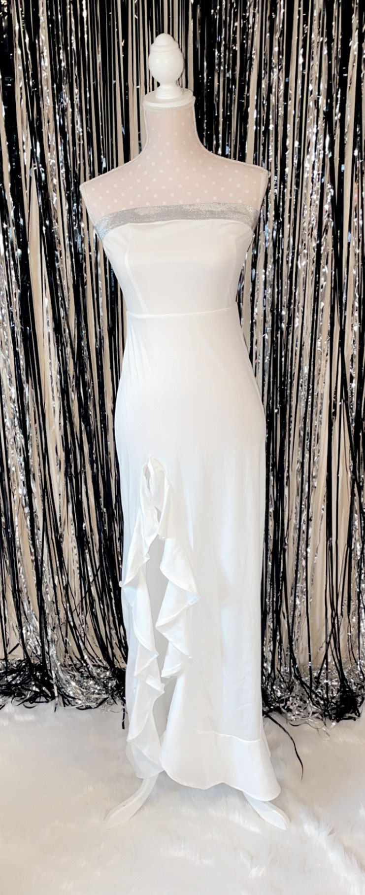 Size 6 Strapless White Cocktail Dress on Queenly