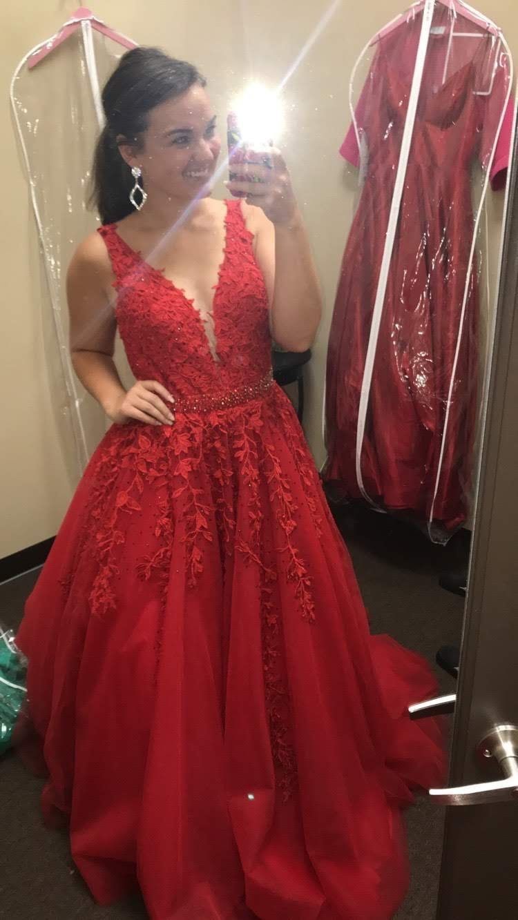 Sherri Hill Size 8 Prom Plunge Lace Red Ball Gown on Queenly