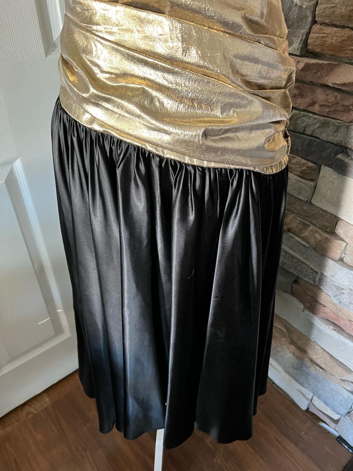 Patricia Size 8 Gold Floor Length Maxi on Queenly