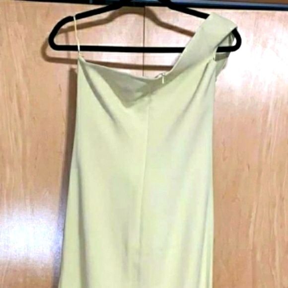 safiyaa Size 8 One Shoulder Yellow Mermaid Dress on Queenly