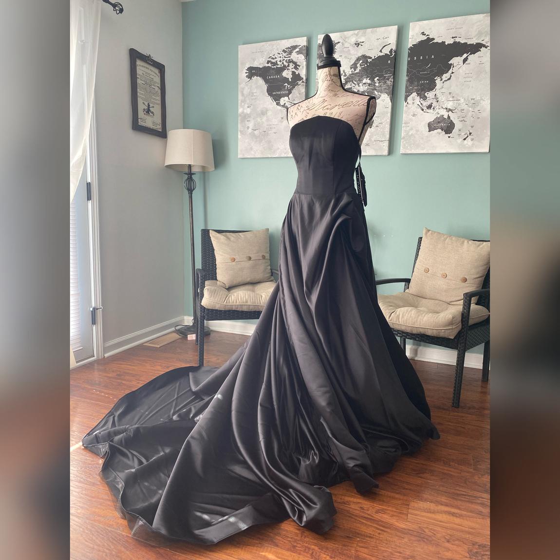 Jovani Size 4 Prom Black Ball Gown on Queenly