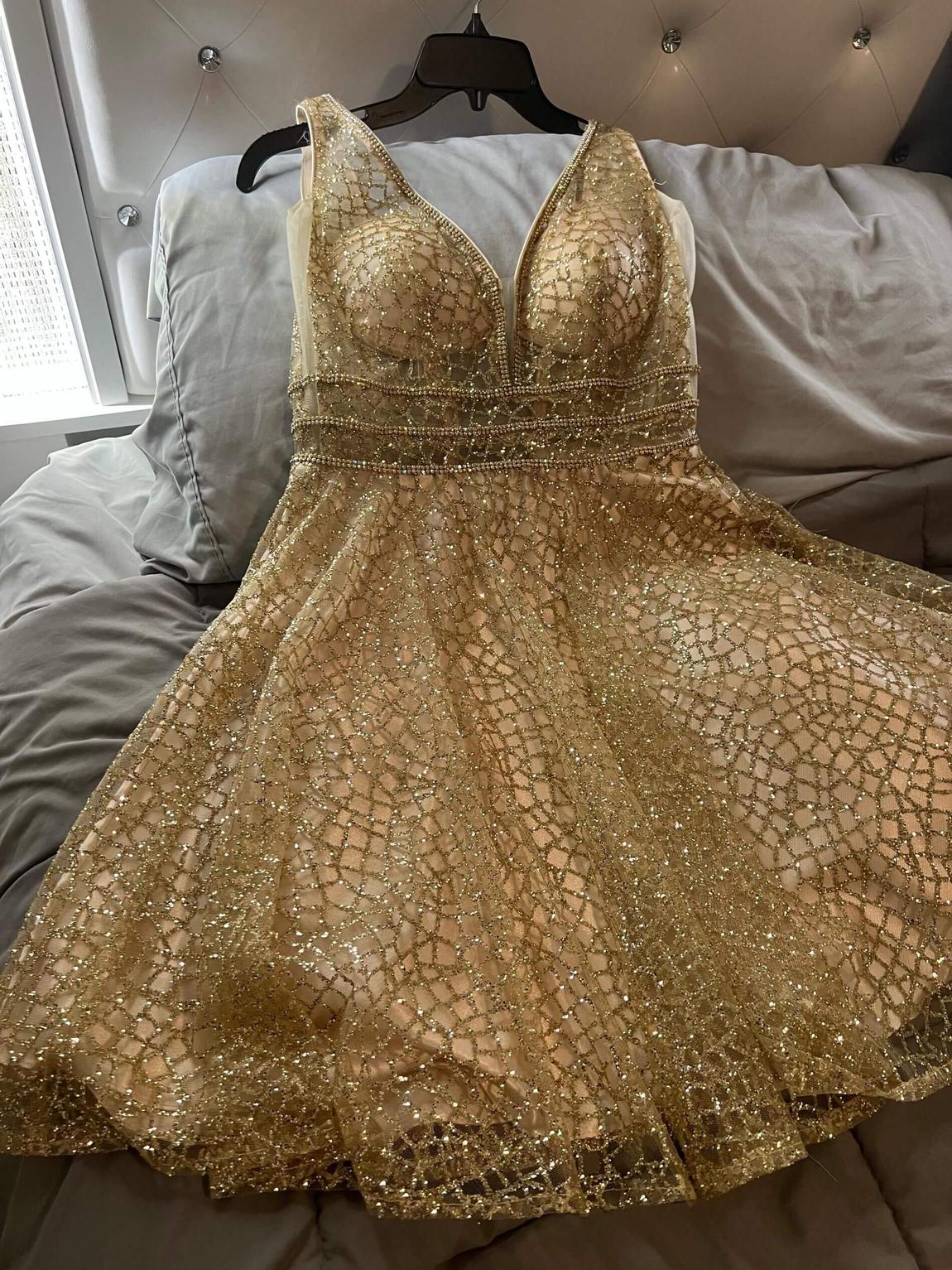 Size 4 Homecoming Sequined Gold Cocktail Dress on Queenly