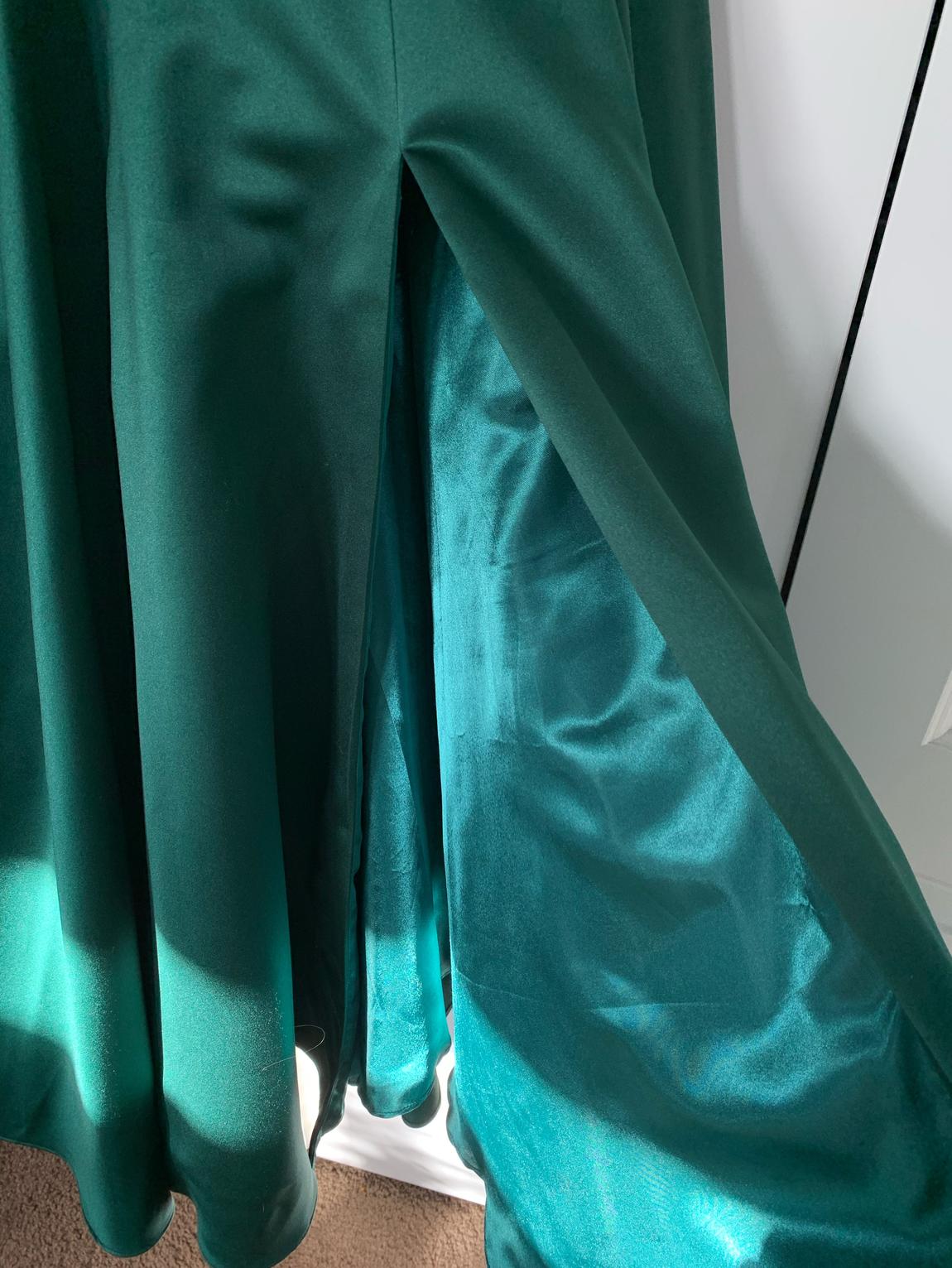 Faviana Size 4 Off The Shoulder Satin Emerald Green Ball Gown on Queenly