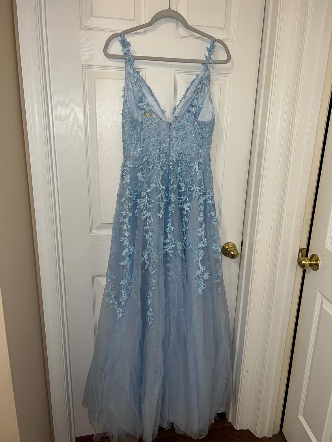 Size 8 Prom Plunge Lace Light Blue A-line Dress on Queenly