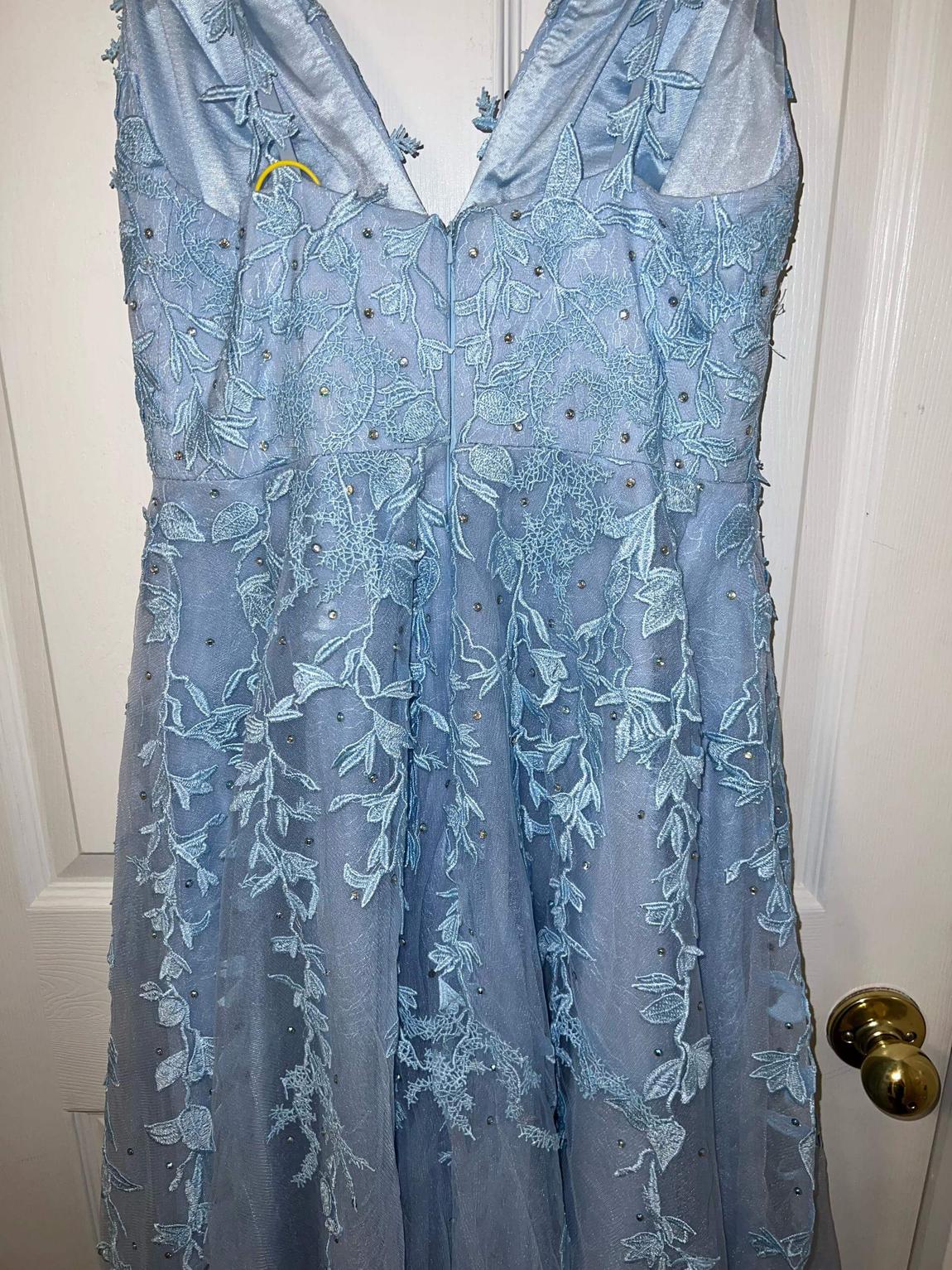 Size 8 Prom Plunge Lace Light Blue A-line Dress on Queenly
