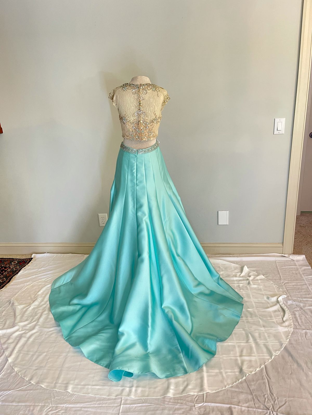 Size 8 Prom Cap Sleeve Sequined Turquoise Blue A-line Dress on Queenly