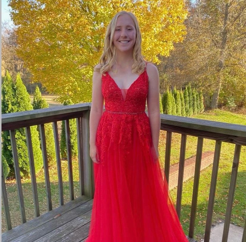 Ellie Wilde Size 6 Prom Lace Red A-line Dress on Queenly