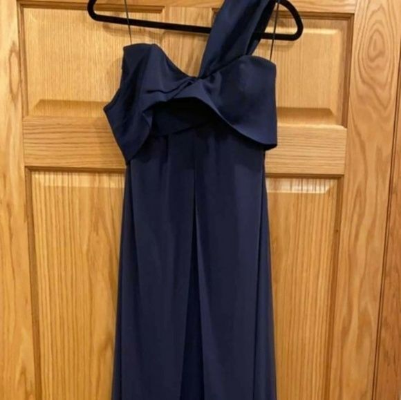 Sachin + Babi Size 4 Off The Shoulder Blue A-line Dress on Queenly