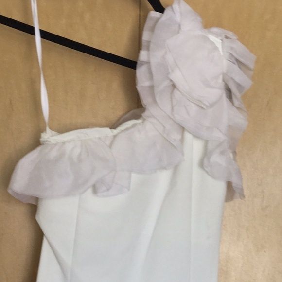 Chiara Boni Size 8 One Shoulder White Mermaid Dress on Queenly