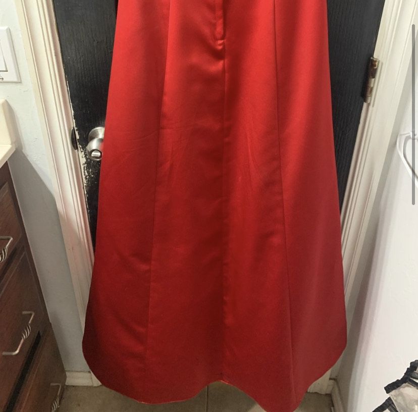 Urban Girl Nites Size 4 Red Floor Length Maxi on Queenly