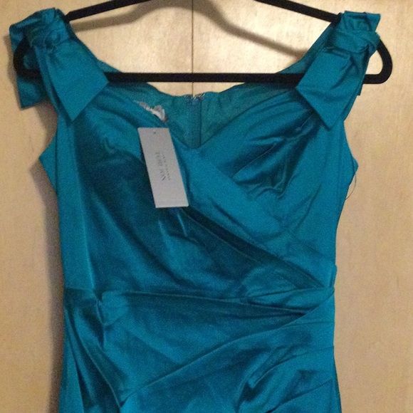 Teri Jon Size 6 Off The Shoulder Green Cocktail Dress on Queenly