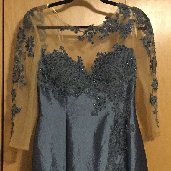 Mac Duggal Size 6 Long Sleeve Lace Blue Ball Gown on Queenly