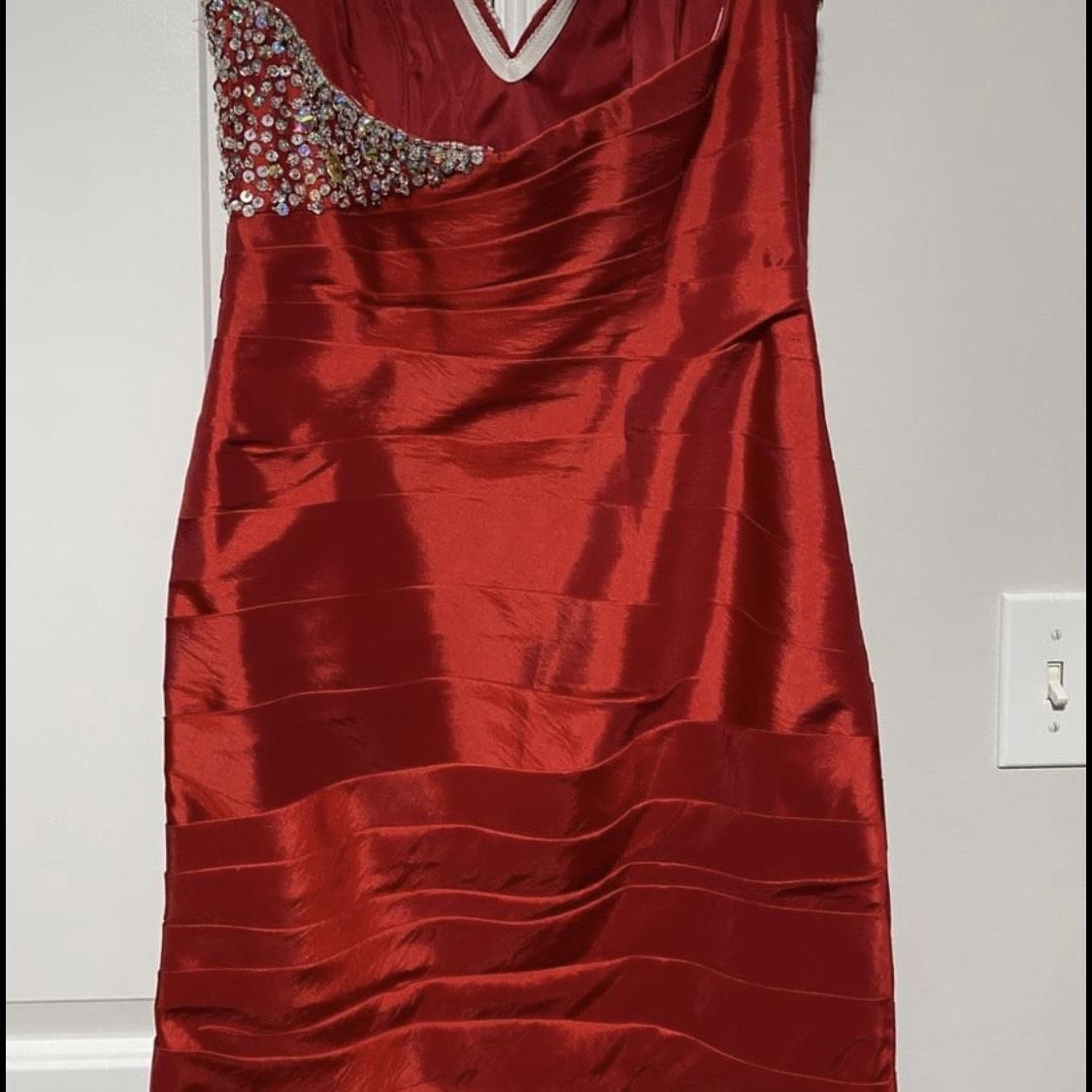 Mac Duggal Size 6 Red Cocktail Dress on Queenly